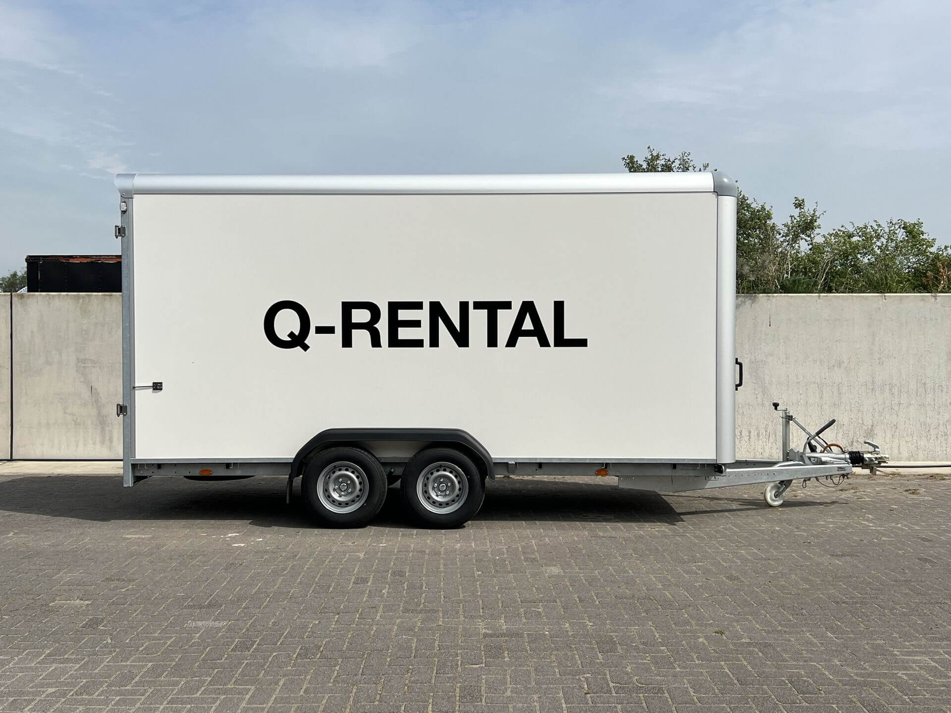 Gesloten aanhanger2 verhuur Q-Rental Rosmalen 1