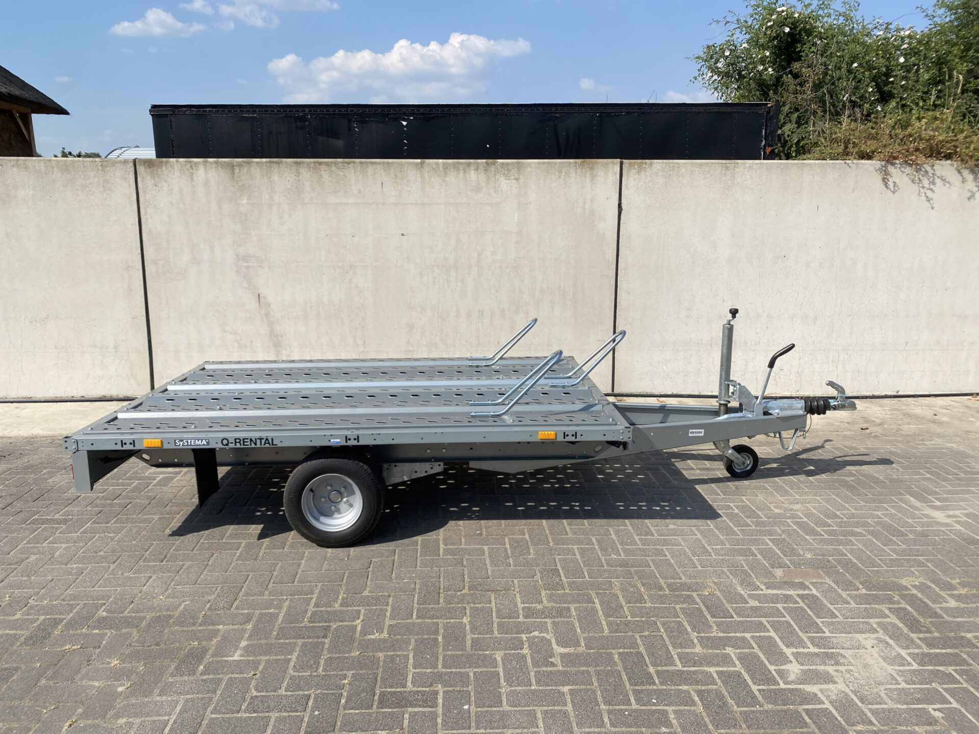 Motortrailer voor 3 motoren: Huur een betrouwbare motortrailer bij Q-Rental voor het vervoeren van 3 motoren. Maak je reis comfortabel en veilig met onze hoogwaardige trailers. Ontdek ons aanbod en reserveer vandaag nog!