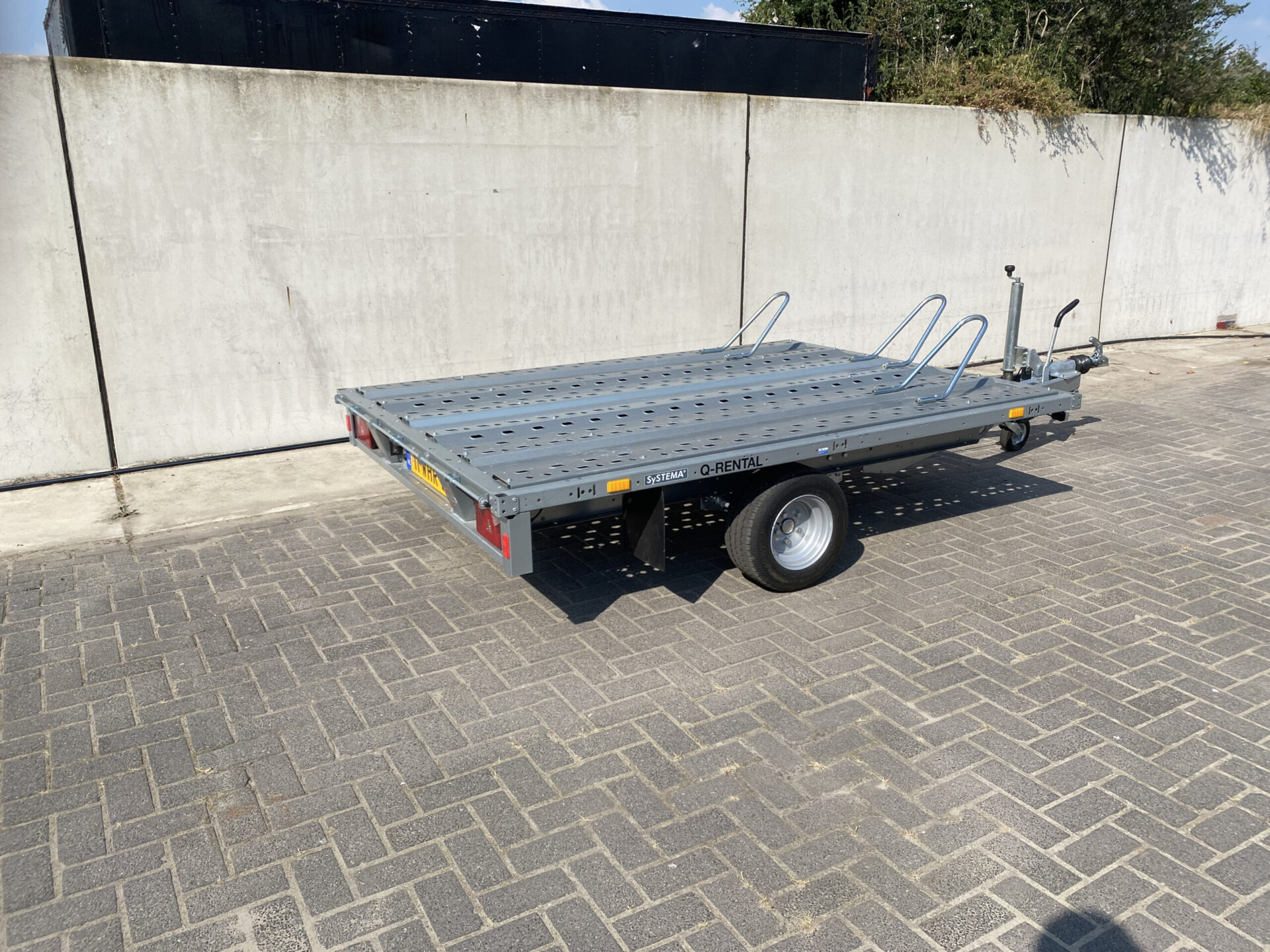 Motortrailer voor 3 motoren: Huur een betrouwbare motortrailer bij Q-Rental voor het vervoeren van 3 motoren. Maak je reis comfortabel en veilig met onze hoogwaardige trailers. Ontdek ons aanbod en reserveer vandaag nog!