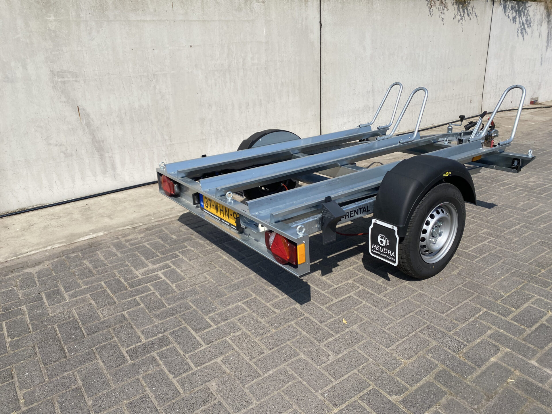 Motortrailer voor 3 motoren: Huur een betrouwbare motortrailer bij Q-Rental voor het vervoeren van 3 motoren. Maak je reis comfortabel en veilig met onze hoogwaardige trailers. Ontdek ons aanbod en reserveer vandaag nog